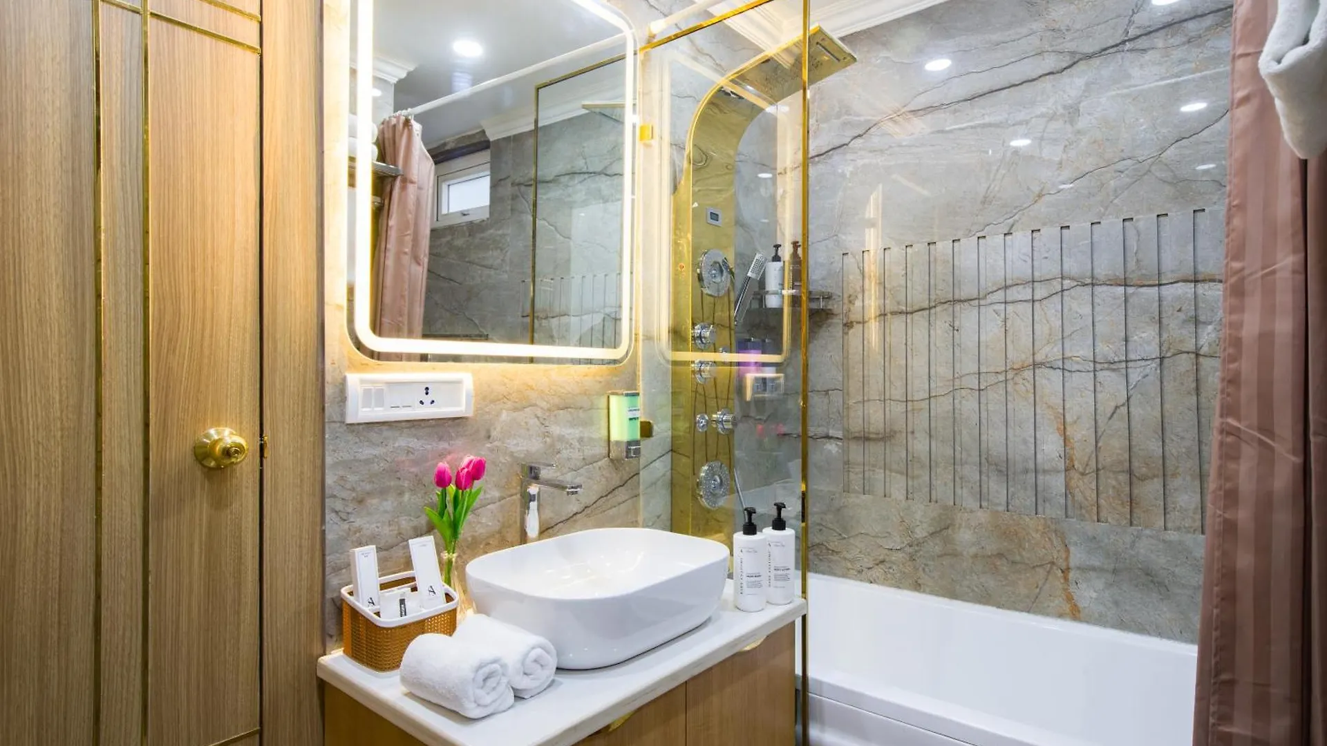 **** Hotel Alaya Stays Miyabi Suites, Golf Course Road Gurgáon Indie